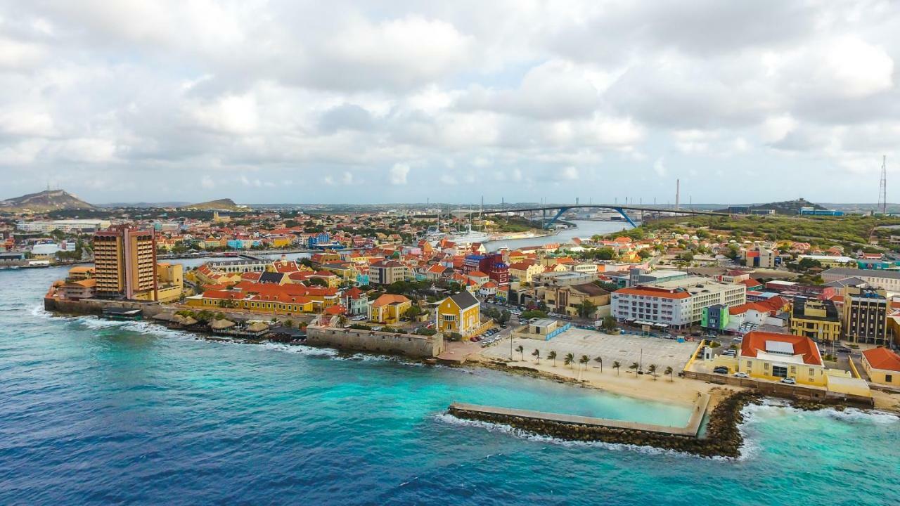 Academy Hotel Curacao Willemstad Exterior foto